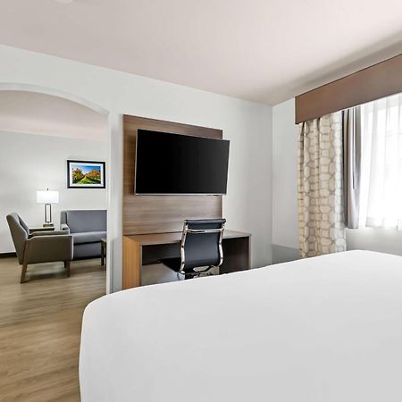Best Western Plus Caldwell Inn & Suites Extérieur photo