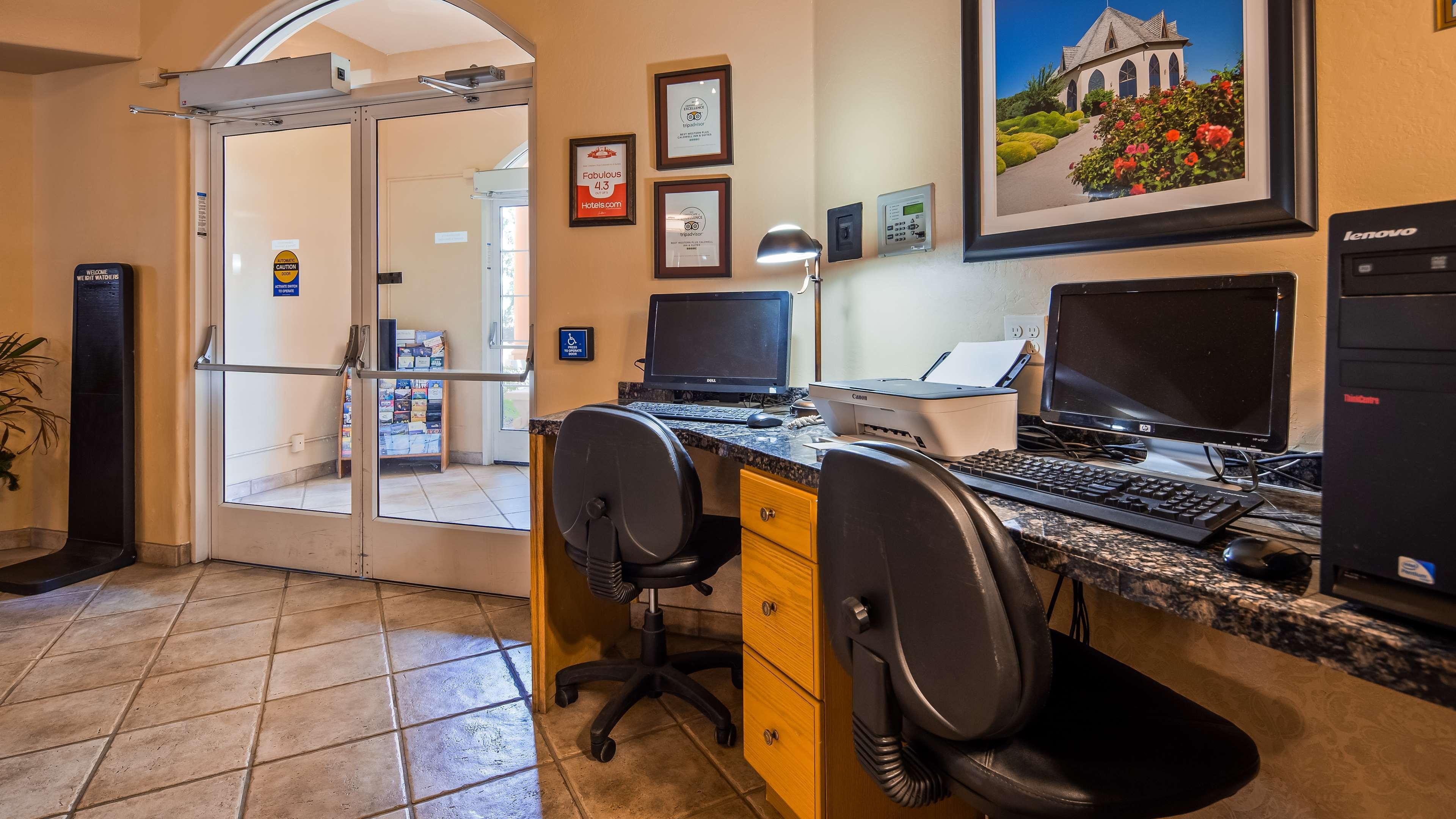 Best Western Plus Caldwell Inn & Suites Extérieur photo